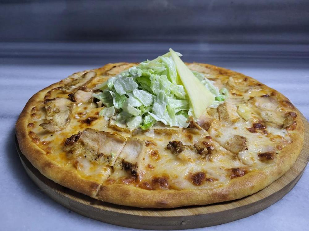 Tavuklu Sezar Pizza