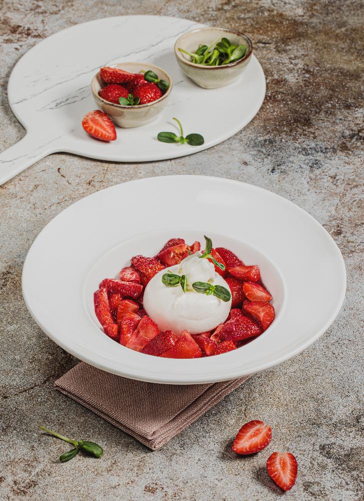 Burrata Pendir ilə Salat 