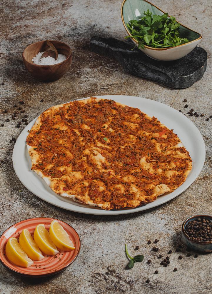 Sade lahmacun