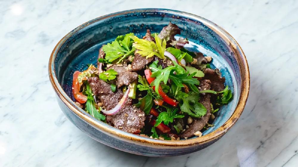 Thai üsulu ət salatı