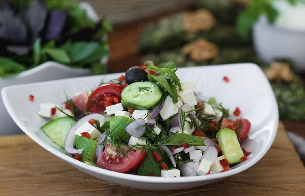 Çoban salatı pendirli