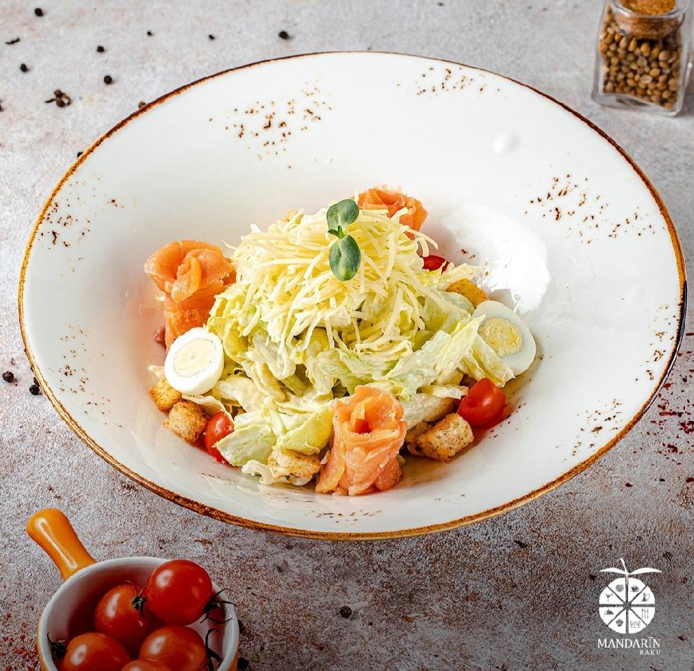 Sezar salatı salmon
