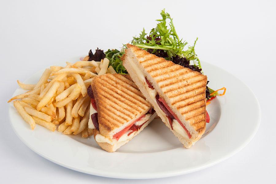 Sucuklu Kaşarlı Tost
