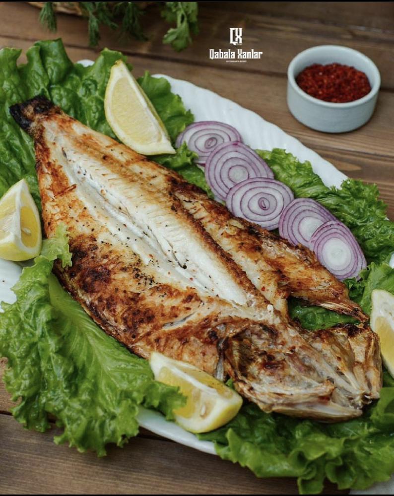 Sudak balığı manqalda/tavada