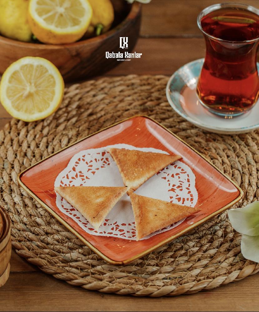Üçqulaq (qəbələ paxlavası)