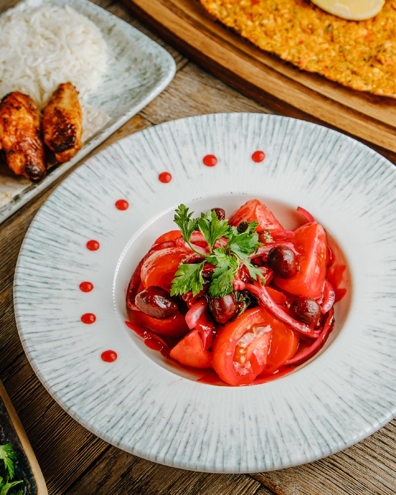 Albalılı pomidor salatı 