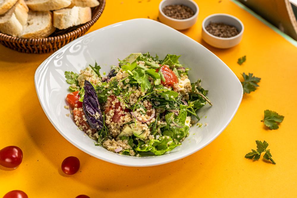 KINOA SALATI AVOKADO İLƏ