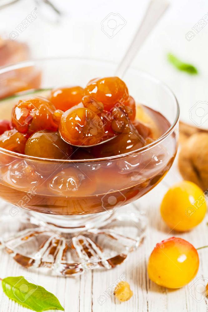 Ağ gilas mürəbbəsi