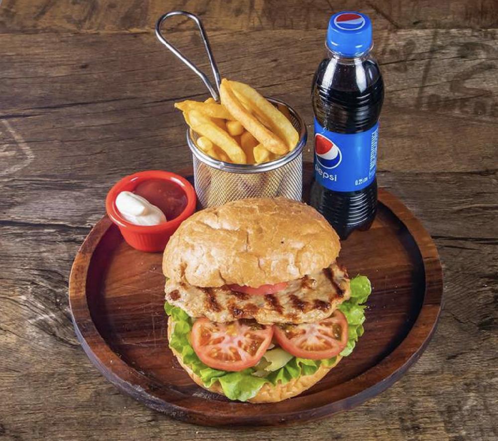 Toyuq burger + fri + pepsi