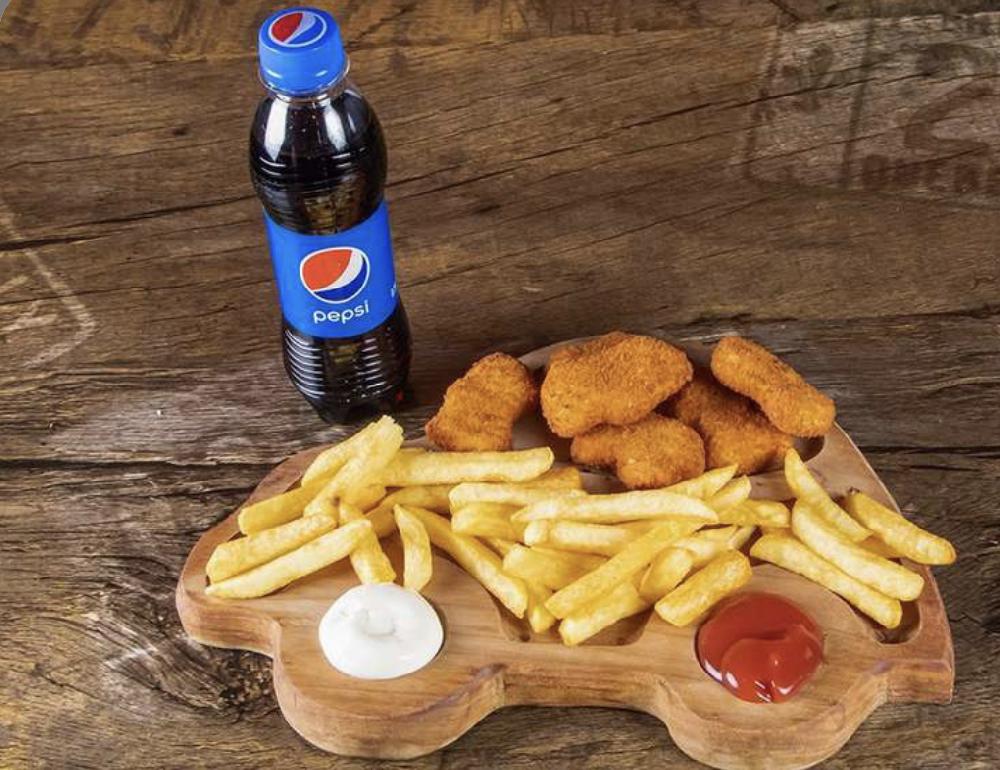 Naggets + fri + pepsi