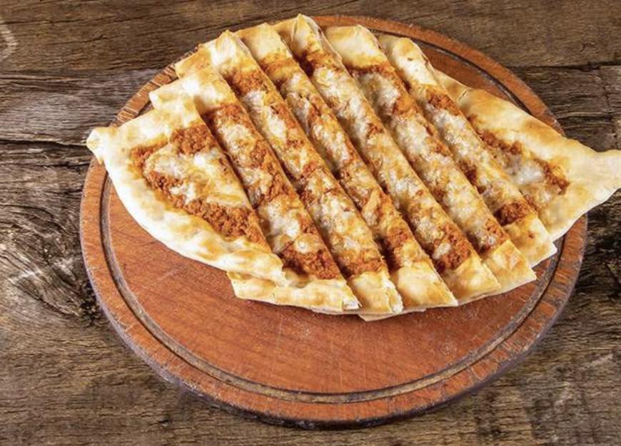 Qıymalı və pendirli pide 