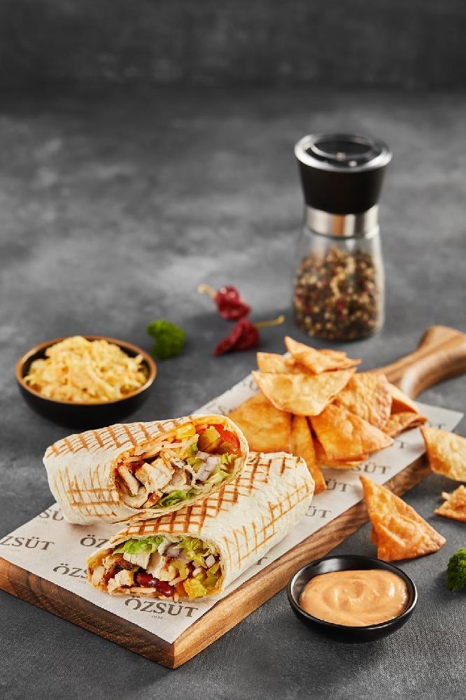 Spicy chicken burrito
