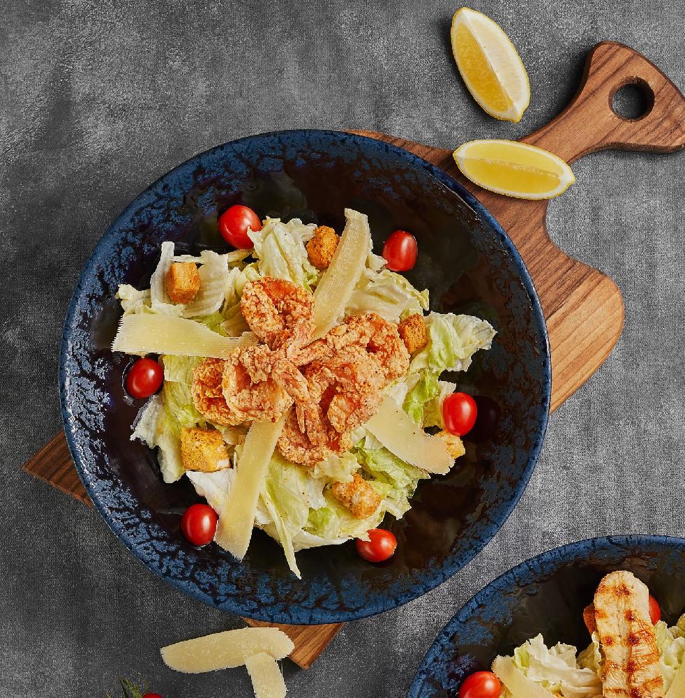 Sezar salatı krevetkalı