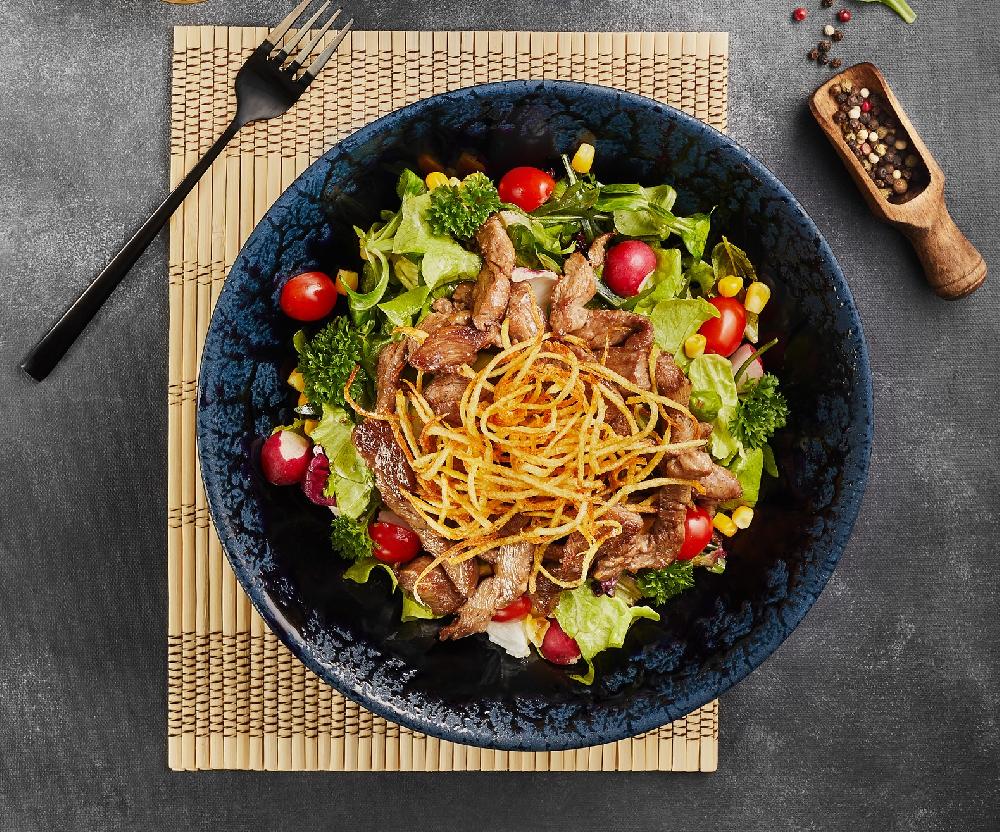 Spaghetti çipsi salatı