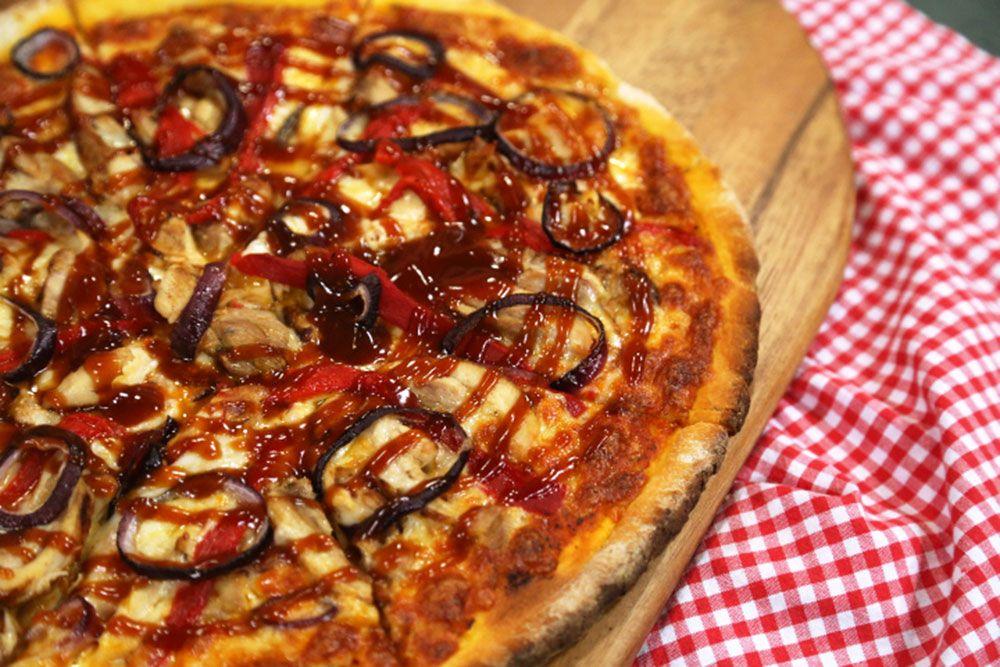 BBQ souslu toyuq pizza