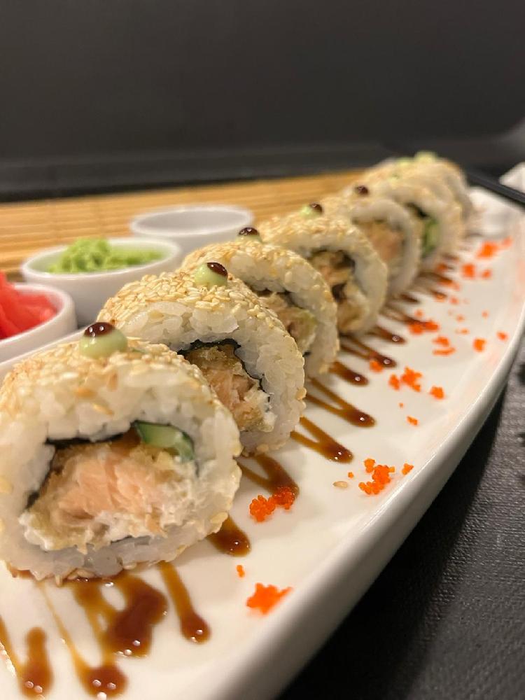 Crispy salmon roll