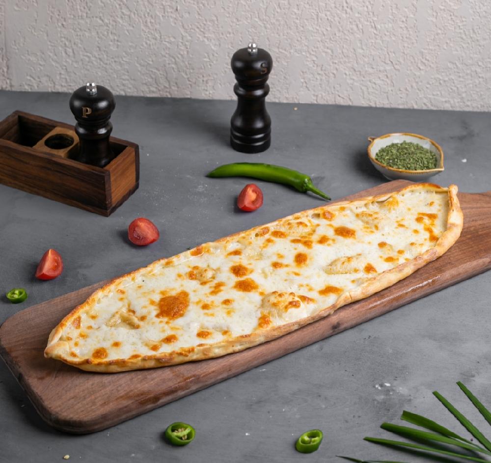 Kıymalı Kaşar Peynirli Pide