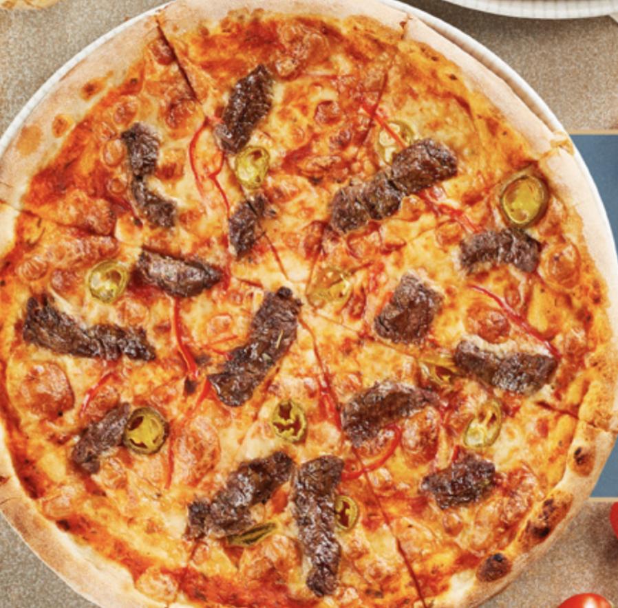 Spicy beef pizza 