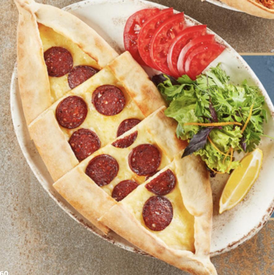 Sucuqlu və pendirli pide