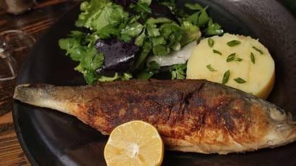 SEABUSS WITH BROCCOLI AND MUSHED POTATOES 