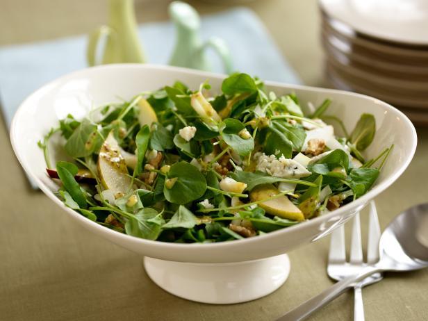 BLUE CHEESE AND PEAR SALAD 