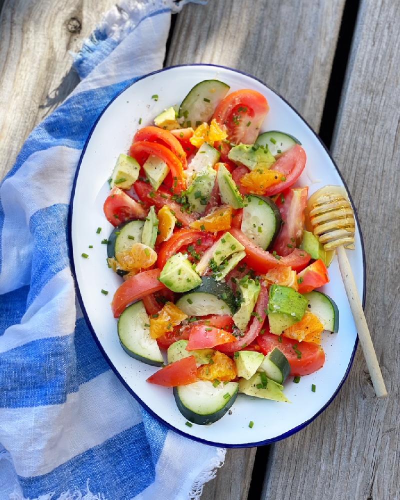 FRESH TOMATOES , TARRAGON AND HONEY SALAD