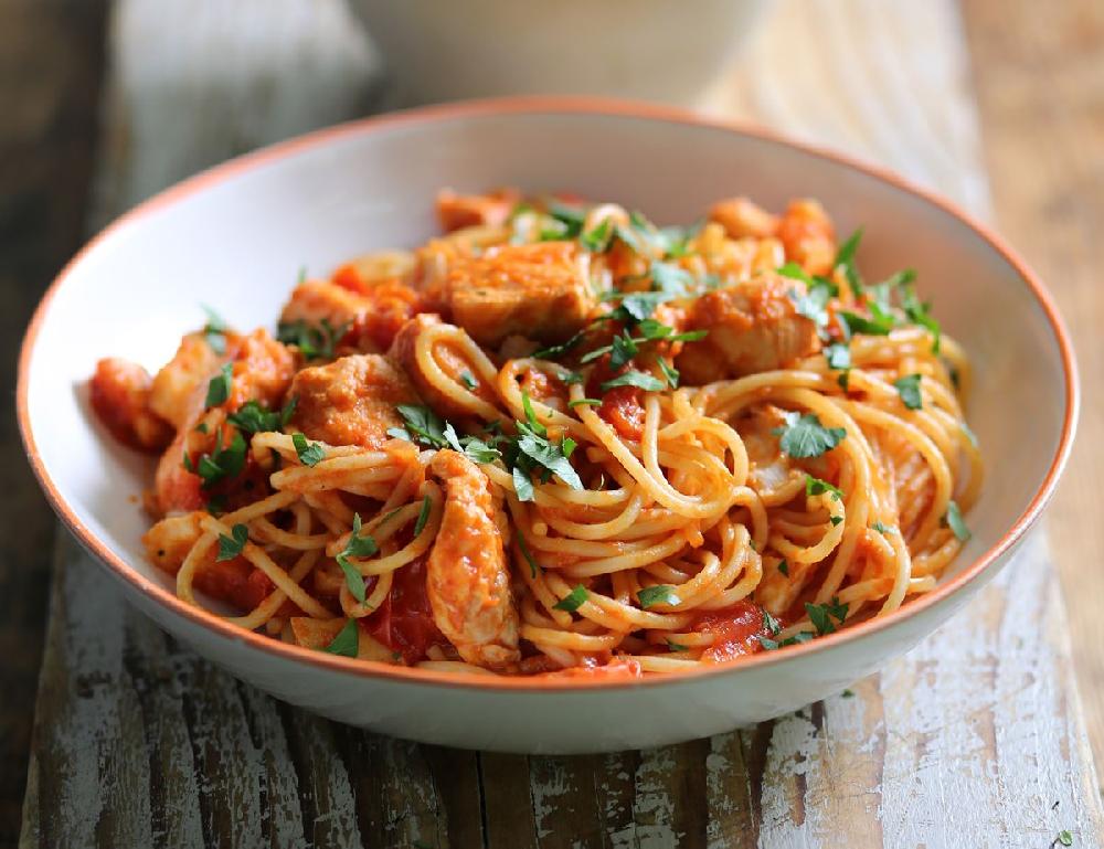 LINGUINI SEAFOOD IN TOMATOES SAUCE
