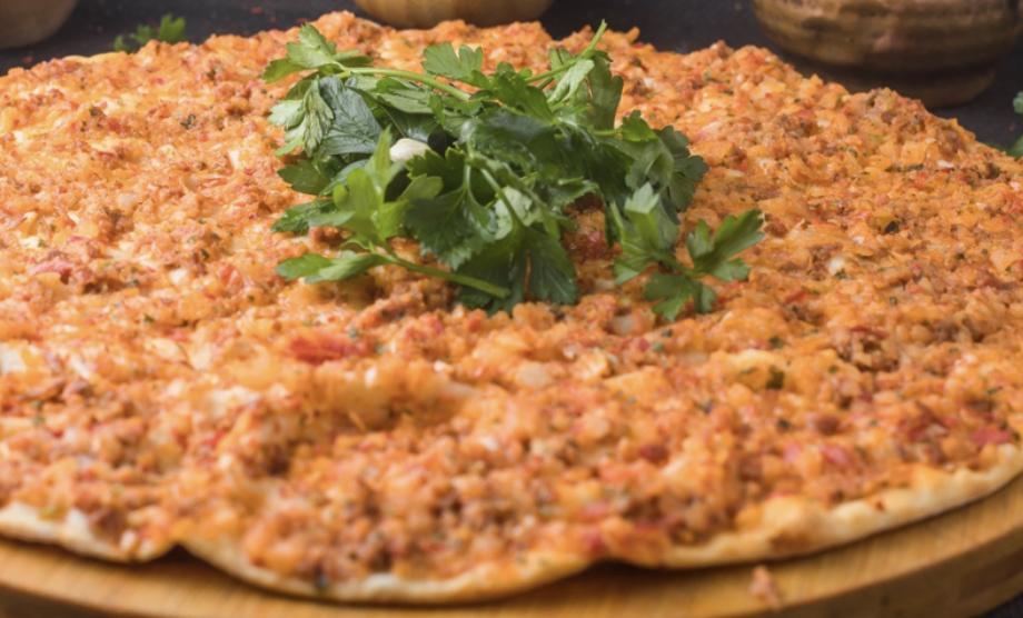 Lahmacun sadə böyük