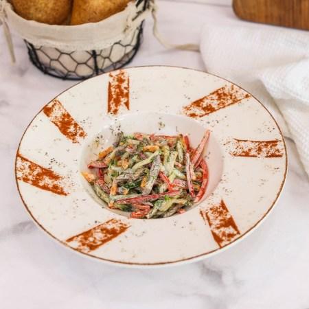 Toyuq salatı 