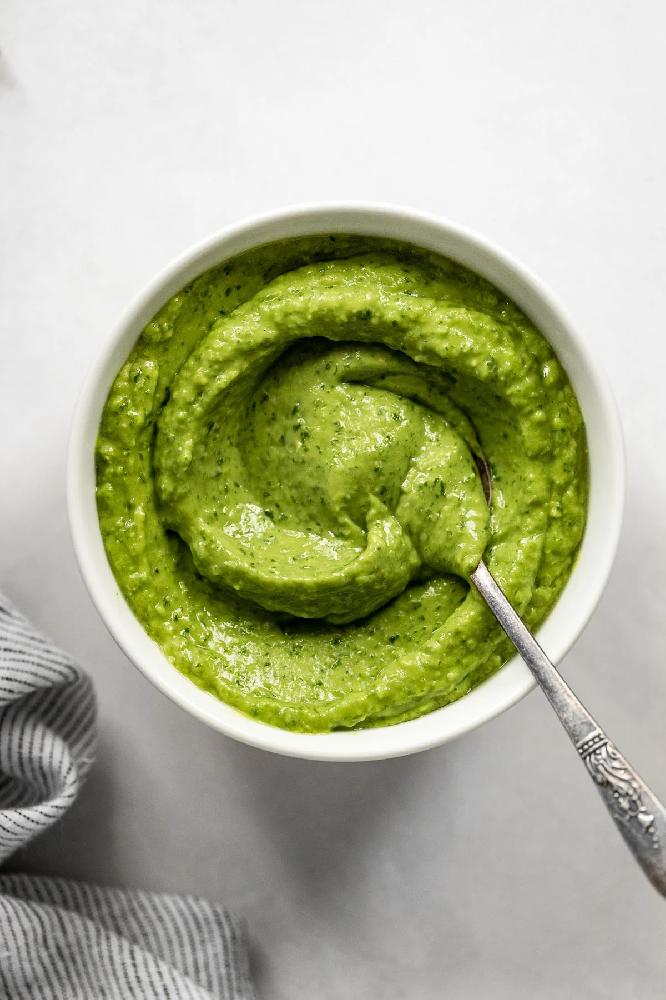 Avokado ilə sarımsaqlı sous