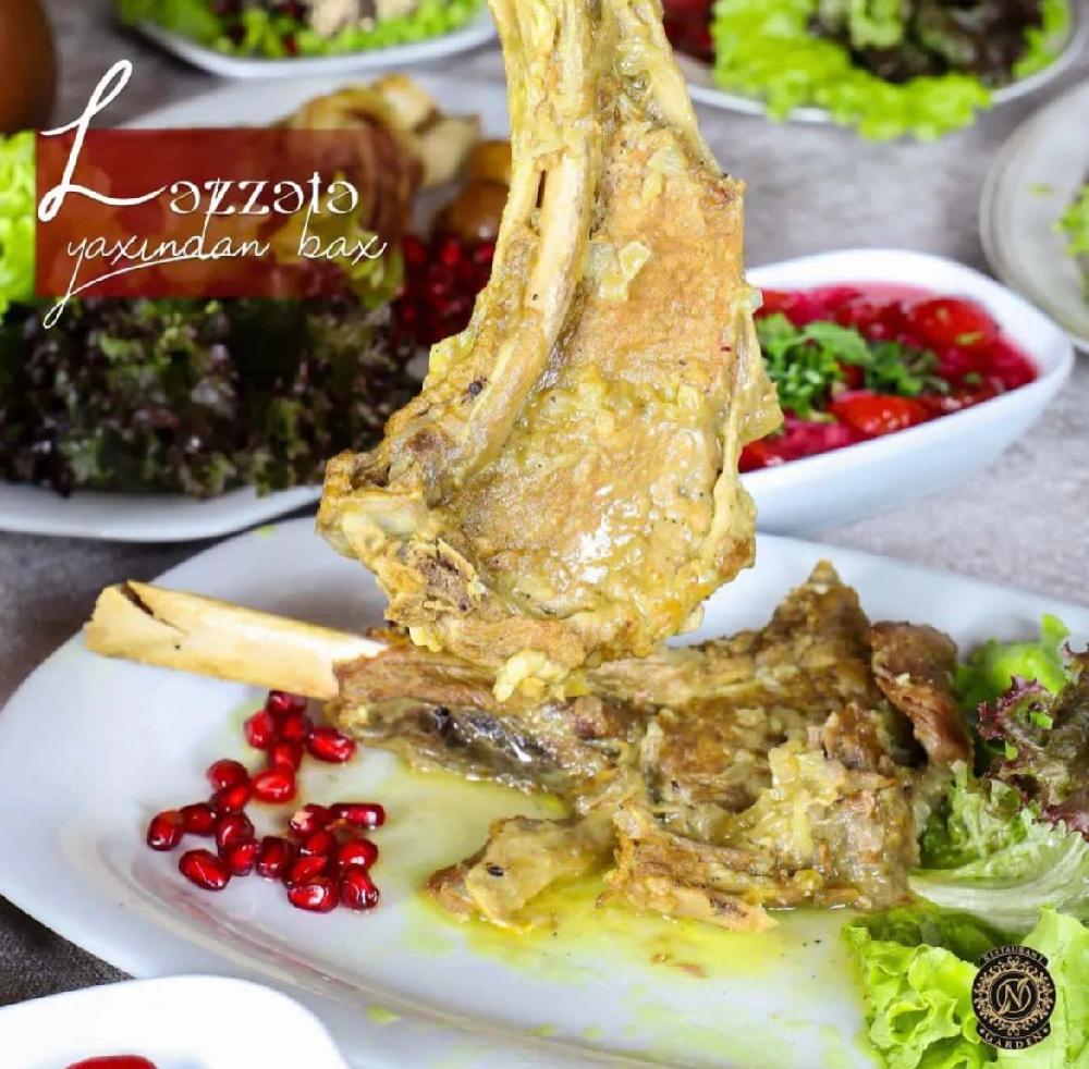Yumuşaq quzu ətindən soyutma bir maça 