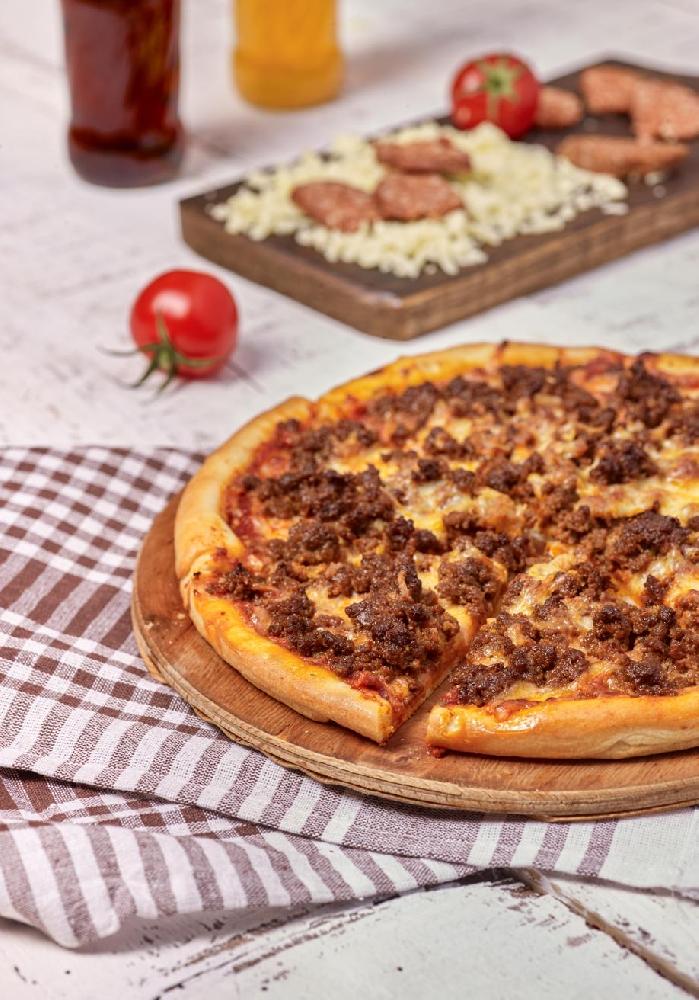 Sucuk İçi Pizza 