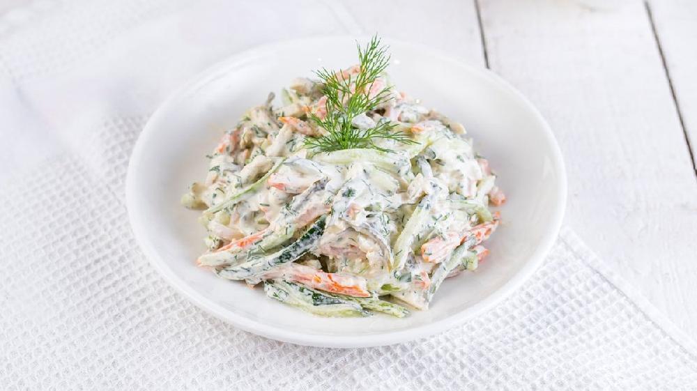 Toyuq salatı 