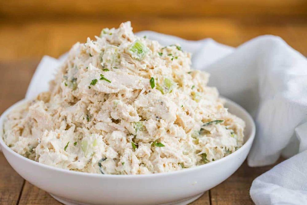 Toyuq salatı 