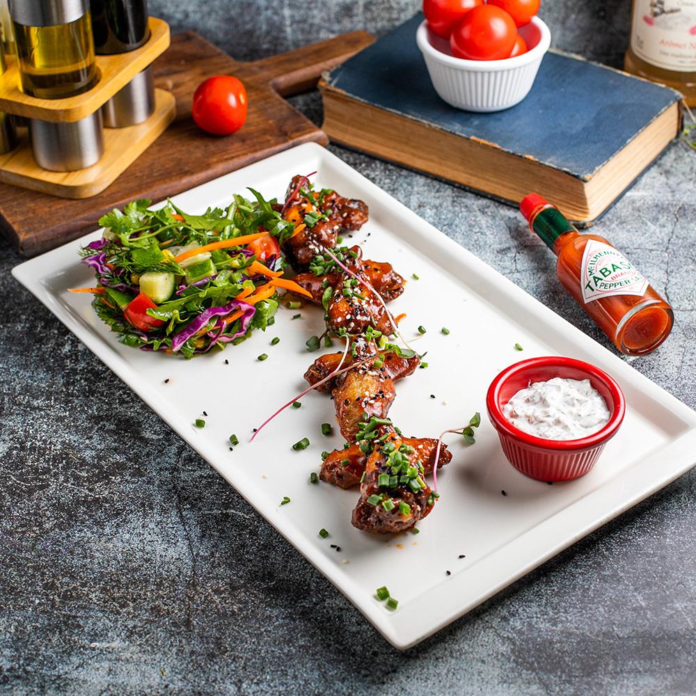 Toyuq qanad BBQ sousu ilə 
