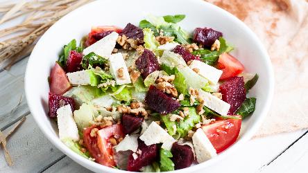 Pendirli çuğundur salatı