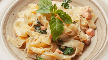 Fettuccine Qızıl Balıq ilə 