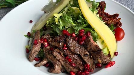 Dana ətli Və Narlı Salat (215 gr)