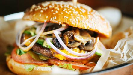 Füme ətli-göbələkli Burger (400 gr)