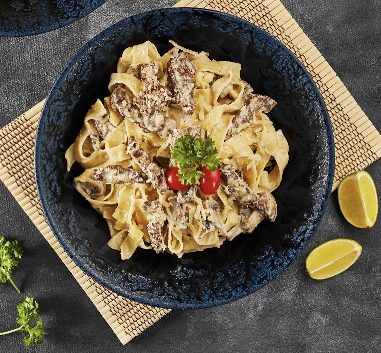 Fettuccine Alfredo (ətli)