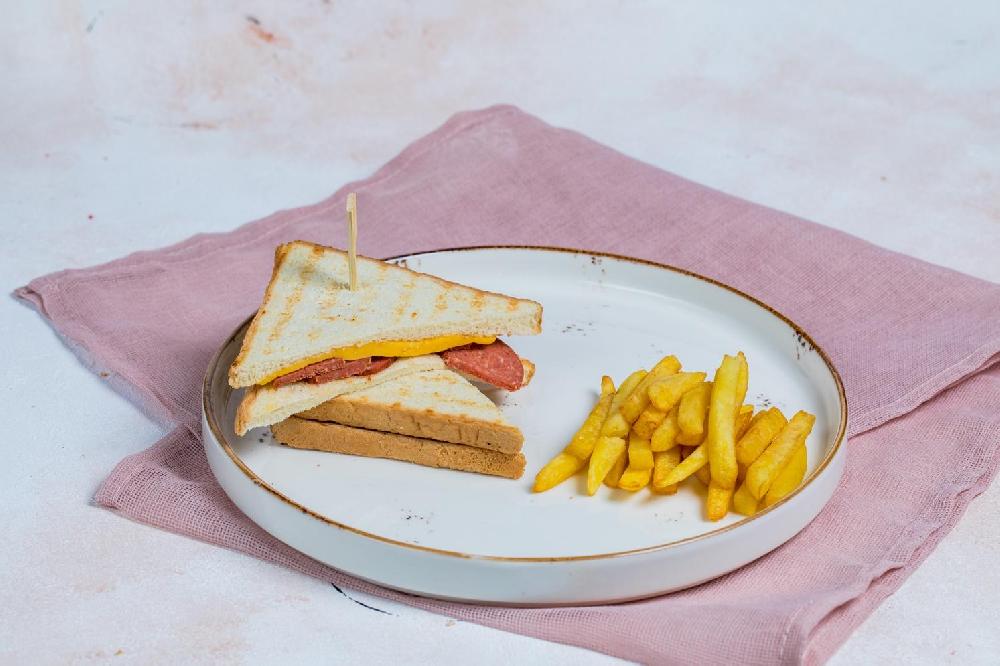 Sucuklu tost 
