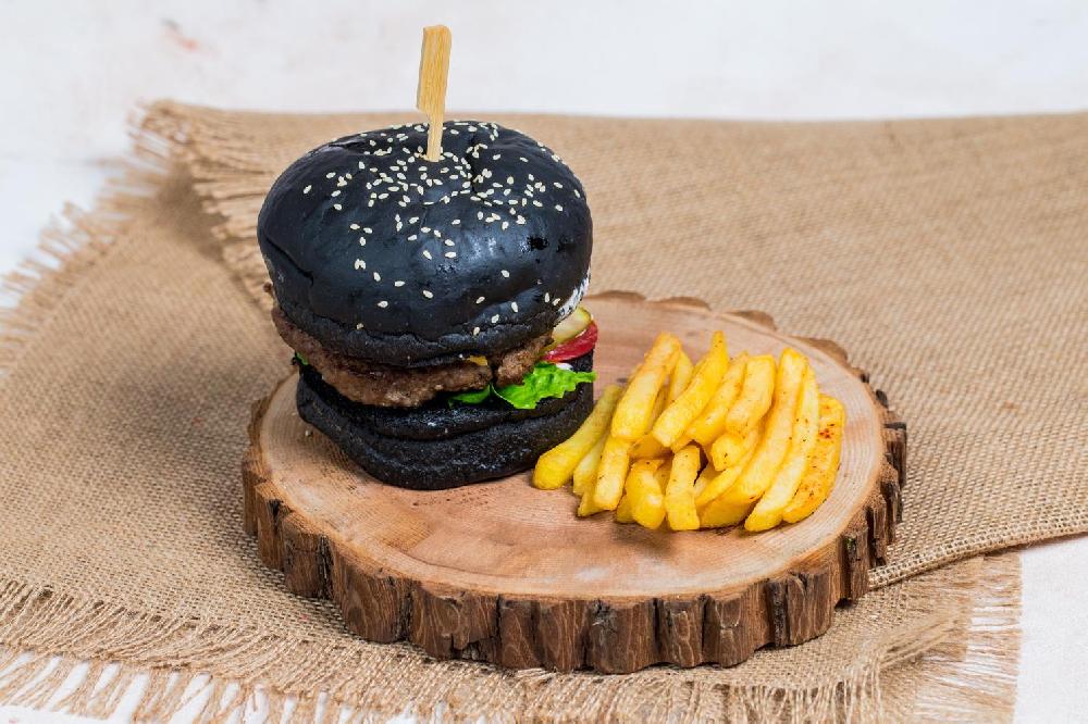 Black beef burger 