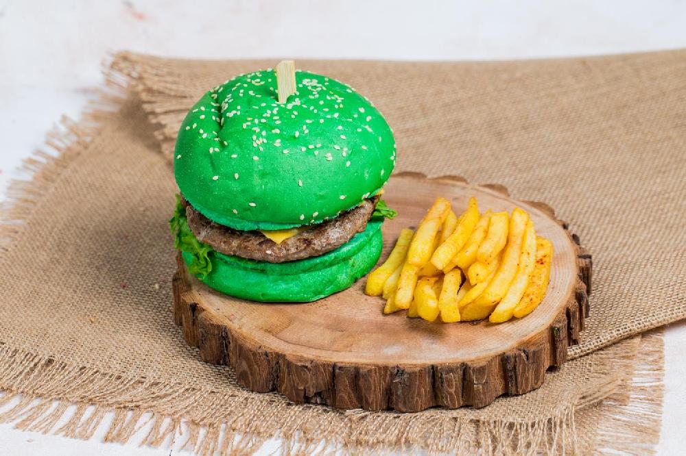 Green beef burger 