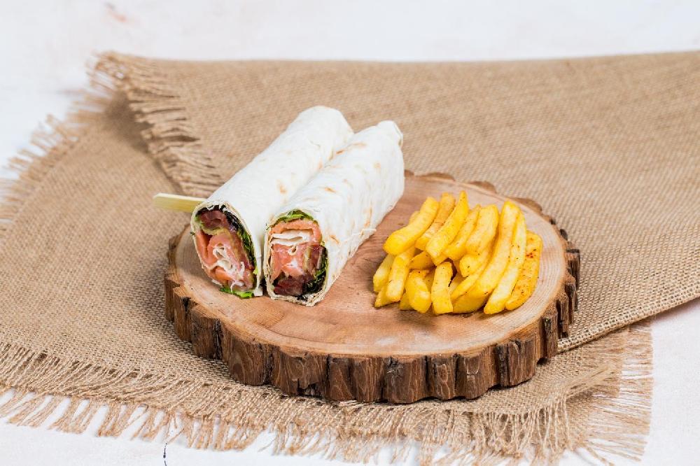 Smoke salmon roll