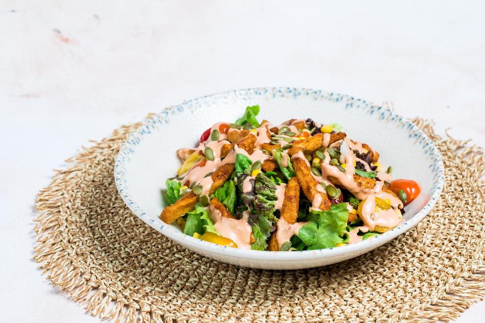 Xırt-Xırtlı toyuq salatı 