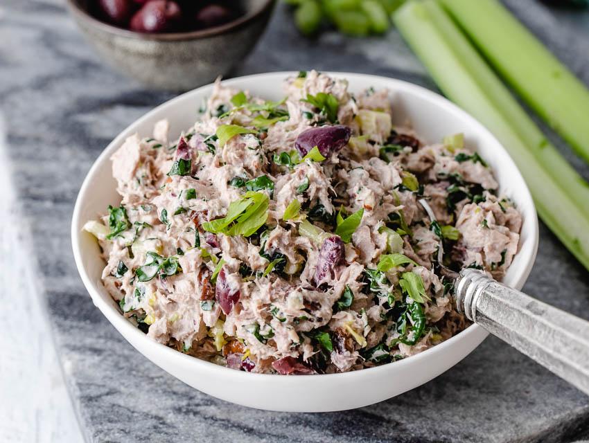Ton balığı salatı