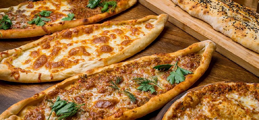 Qıymalı pendirli pide