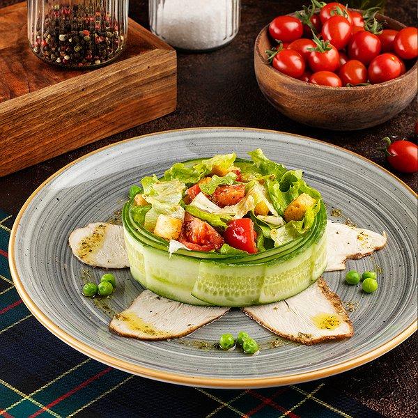 Toyuq salatı