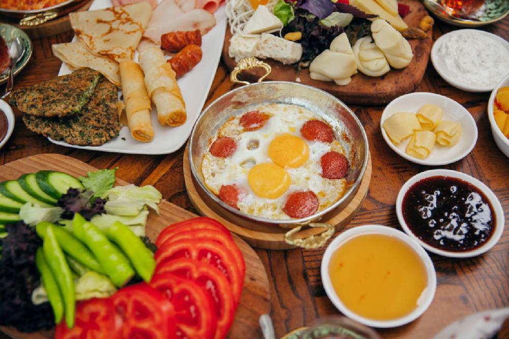 SUCUKLU OMLET