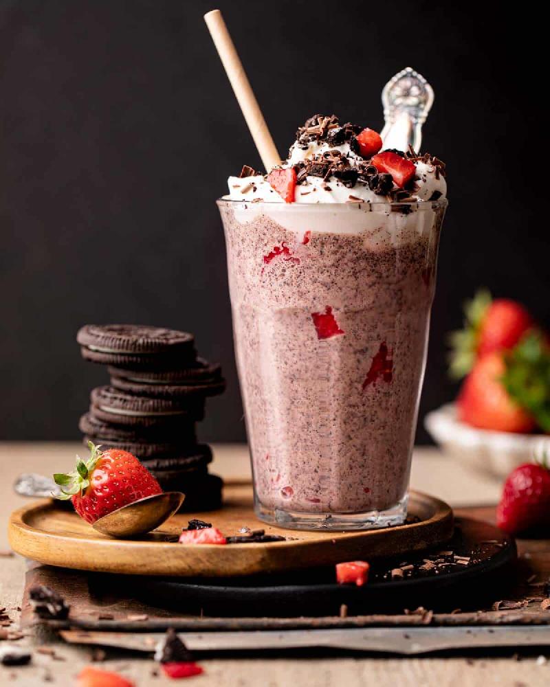 STRAWBERRY BISCUIT SHAKE